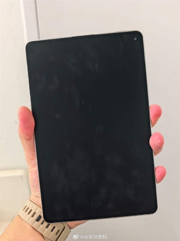 8.8英寸超窄挖孔屏 一手可握!华为MatePad Mini真机亮相:全系支持插卡