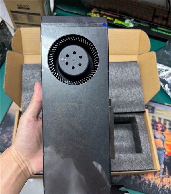 32GB大显存RTX 4080 SUPER现身:要价9200元