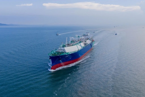 造船份额连续16年全球第一！国产大型LNG船两天连续下水两艘