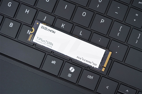 疾速7400MB/s!长江存储致态TiPlus7100s 2TB SSD图赏