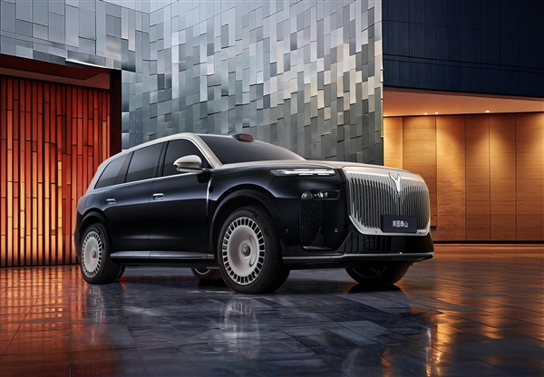 岚图第30万辆整车下线:华系最霸气旗舰SUV泰山来了!