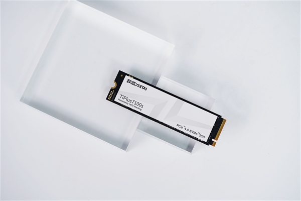 疾速7400MB/s!长江存储致态TiPlus7100s 2TB SSD图赏