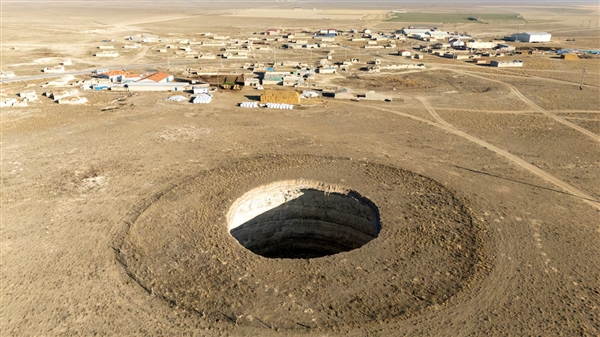 土耳其出现近700个巨大天坑：正在吞噬农田