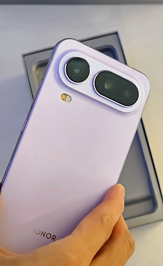 荣耀Magic8 Pro Air真机上手：经典感叹号Deco 比iPhone Air还轻