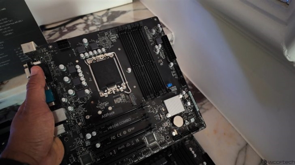 华擎妖板H610 Combo实物曝光：2槽DDR4+4槽DDR5合体！